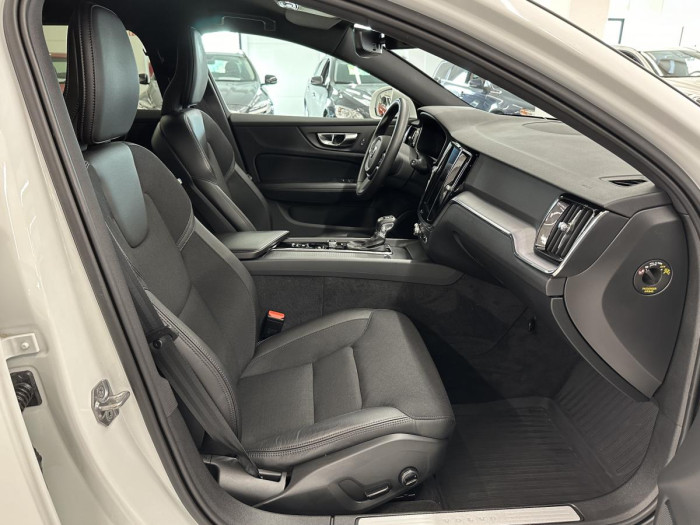 Volvo V60 T5 MOMENTUM POLESTAR REZERVACE 2.0 Momentum