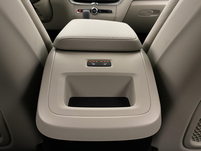 Volvo XC60 B5 AWD DARK PLUS AUT CZ