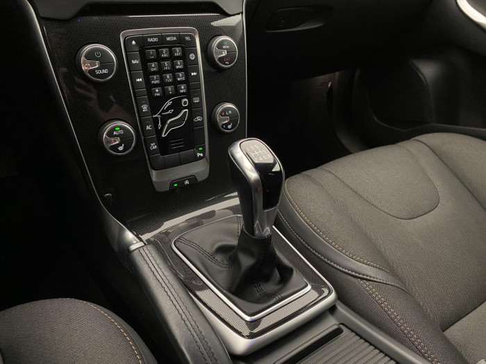 Volvo V40 CC D3 MOMENTUM REZERVACE 2.0 d CC CC Momentum
