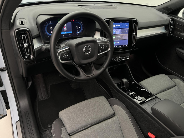 Volvo XC40 B3 PLUS DARK AUT CZ