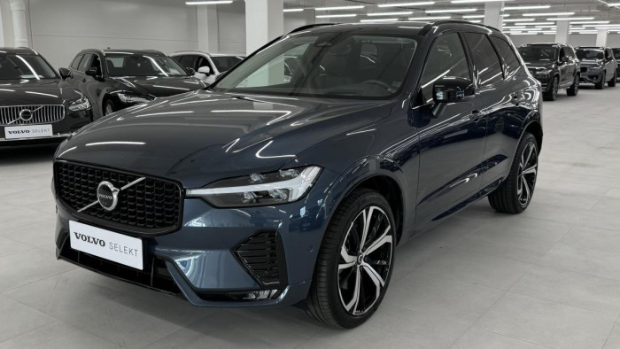Volvo XC60 B4 AWD ULTIMATE REZERVACE