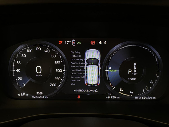 Volvo XC40 T5 ULTIMATE RECHARGE REZERVACE