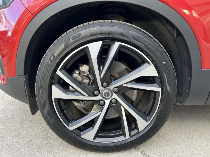 Volvo XC40 T5 R-DESIGN RECHARGE REZERVACE