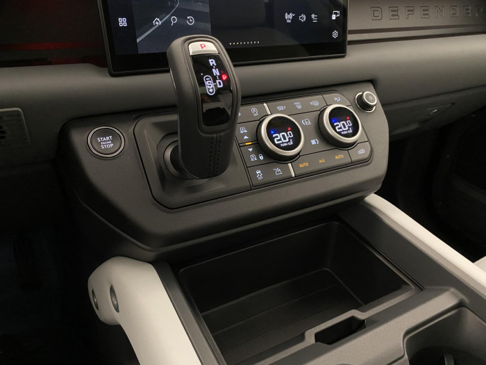 Land Rover Defender 110 D300 X-D HSE REZERVACE 3.0 d d