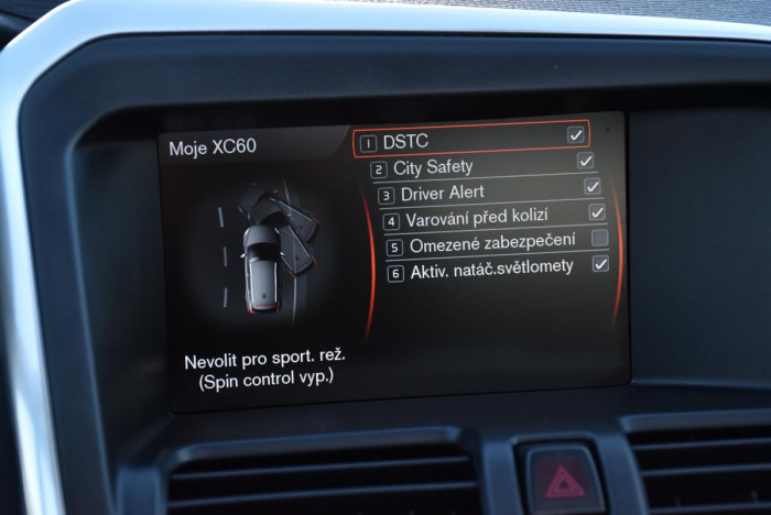 Volvo XC60 D5 AWD R-Design REZERVACE 2.4 d