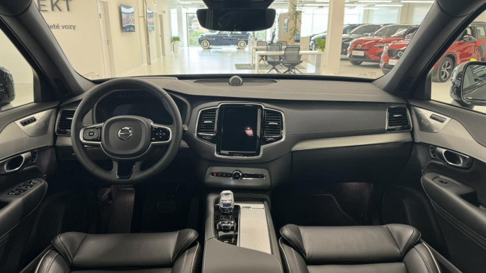 Volvo XC90 T8 AWD ULTIMATE DARK REZERVACE