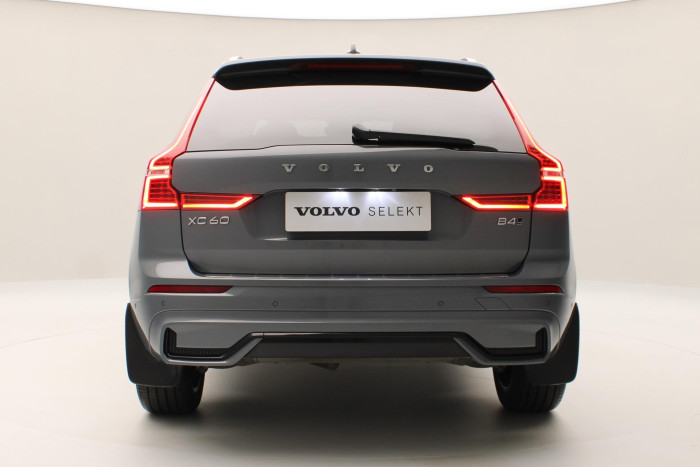 Volvo XC60 B4 AWD PLUS DARK REZERVACE