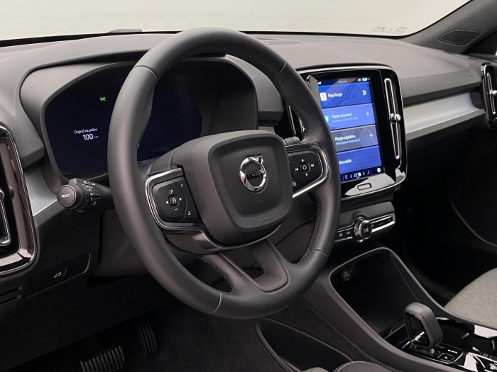 Volvo XC40 B3 DARK PLUS AUT CZ