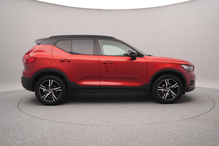 Volvo XC40 T3 R-DESIGN AUT REZERVACE
