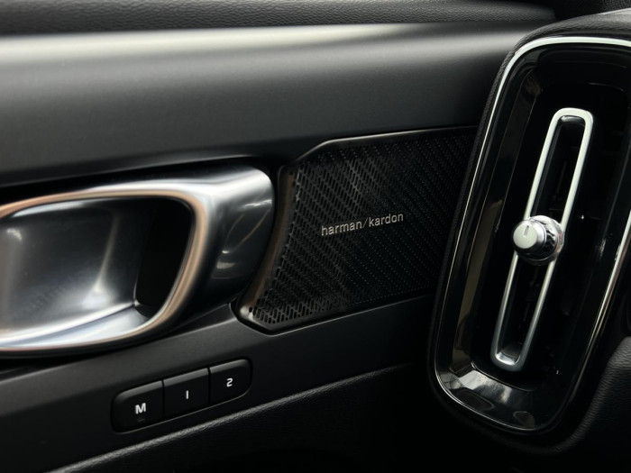 Volvo XC40 B4 AWD R-DESIGN Aut 1.maj.