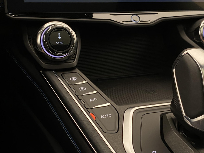 Lynk & Co 01 PHEV DCT AUT 1.maj