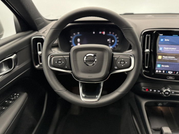 Volvo XC40 B4 PLUS DARK AUT 1. maj