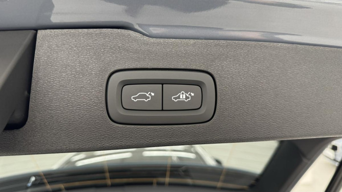 Volvo V60 CROSS COUNTRY REZERVACE