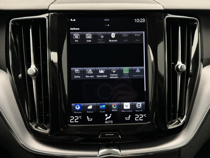 Volvo XC60 B4 MOMENTUM PRO AUT CZ 2.0 Momentum