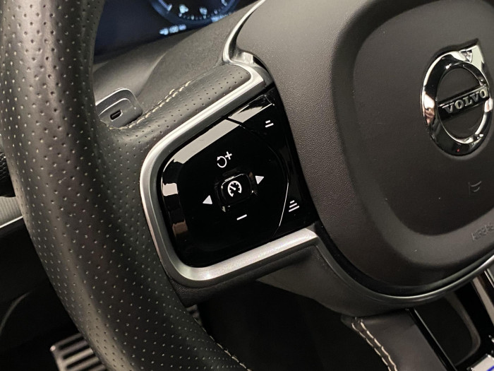 Volvo XC90 T6 AWD R-DESIGN AUT REZERVACE
