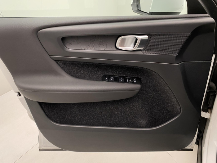 Volvo XC40 T3 KINETIC AUT CZ REZERVACE