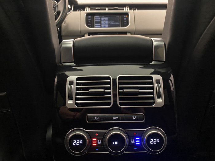 Land Rover Range Rover HYBRID AUTOBIOGRAPHY REZERVACE