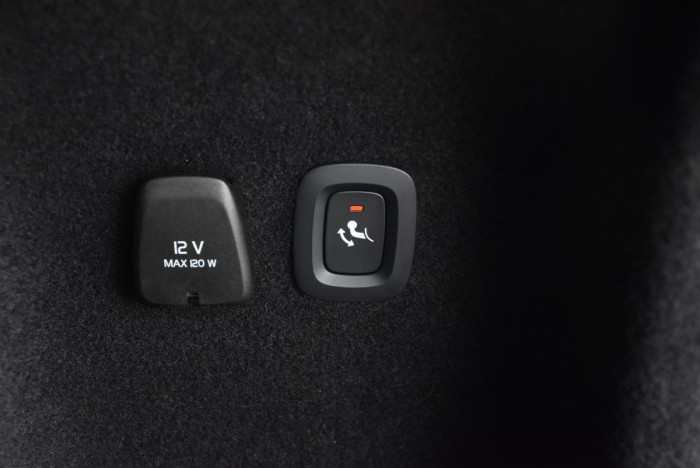 Volvo V60 CC B4 AWD ULTIMATE REZERVACE 2.0 CC CC