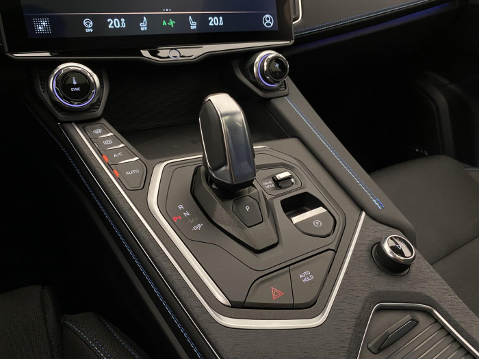 Lynk & Co 01 PHEV DCT AUT 1.maj REZERVACE