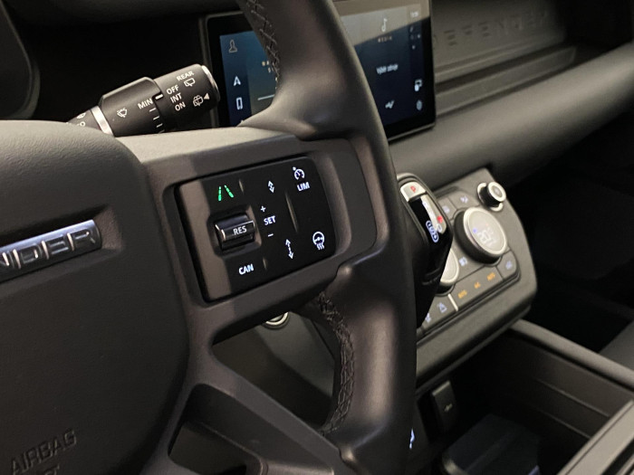 Land Rover Defender D300 SE AWD AUT CZ REZERVACE 3.0 d SE