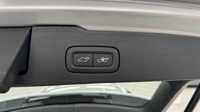 Volvo V60 CROSS COUNTRY B4 REZERVACE