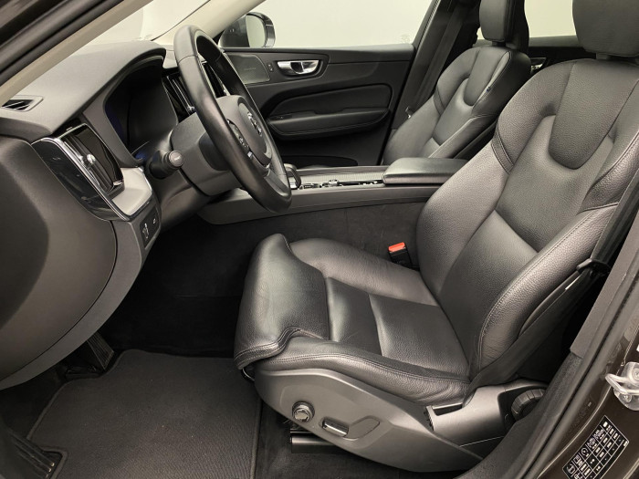 Volvo XC60 B5 AWD MOMENTUM AUT 2.0 Momentum