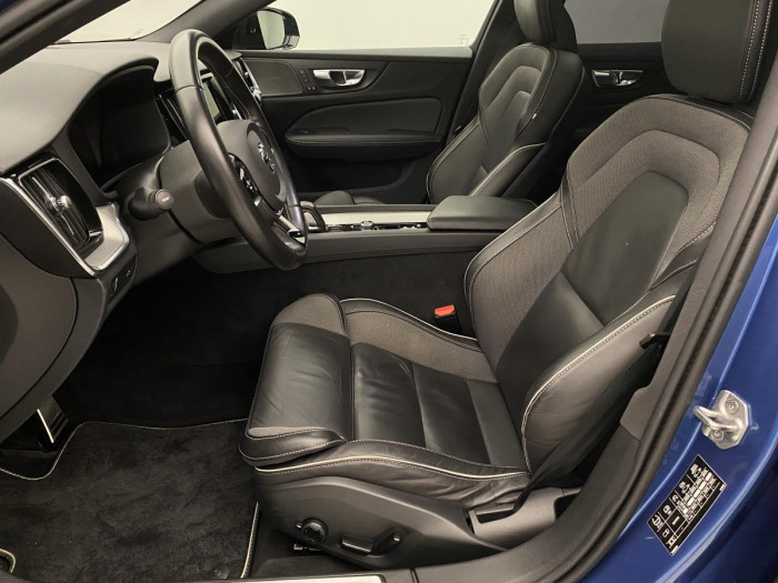 Volvo V60 B6 AWD R-DESIGN REZERVACE
