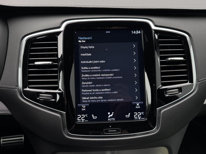 Volvo XC90 B5 AWD R-DESIGN REZERVACE