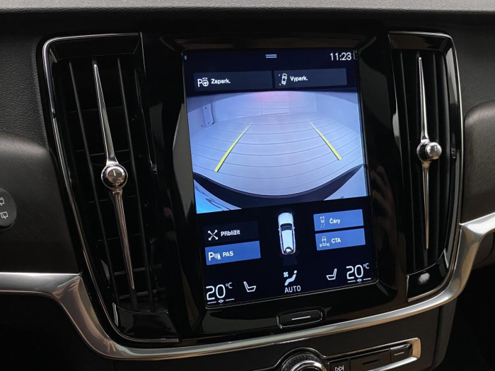 Volvo V90 CC D4 AWD MOMENTUM REZERVACE 2.0 d CC CC Momentum