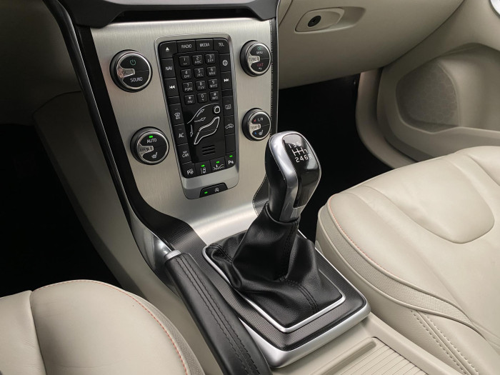 Volvo V40 CC D3 MOMENTUM OCEAN RACE 2.0 d CC CC Momentum