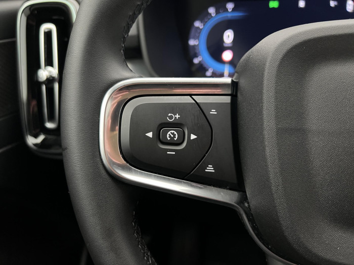 Volvo XC40 B3 PLUS DARK AUT CZ 1.maj.