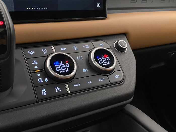 Land Rover Defender 130 D300 HSE AWD AUT CZ 3.0 d