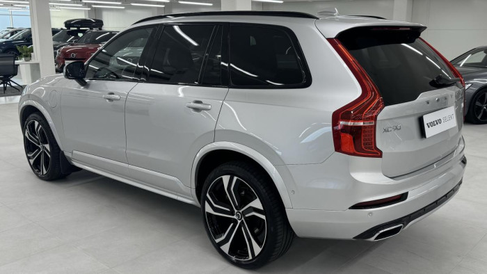 Volvo XC90 T8 AWD R-DESIGN REZERVACE
