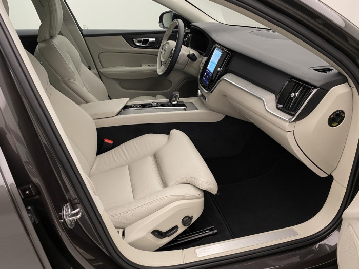 Volvo S60 B5 AWD DARK PLUS AUT CZ