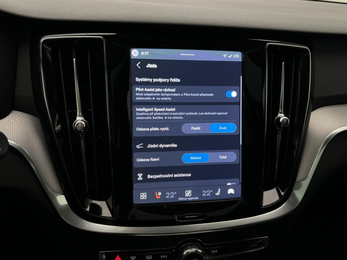 Volvo V60 B4 PLUS DARK AUT 1.maj.