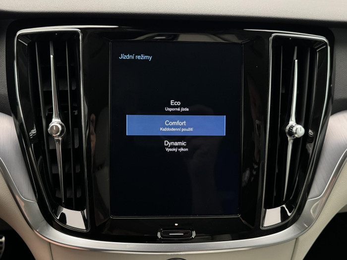 Volvo V60 T4 MOMENTUM AUT CZ 1.maj 2.0 Momentum