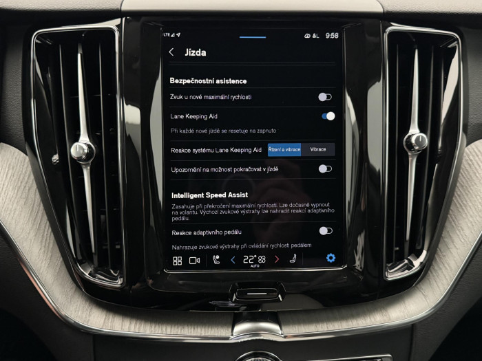 Volvo XC60 B5 AWD PLUS DARK AUT REZERVACE