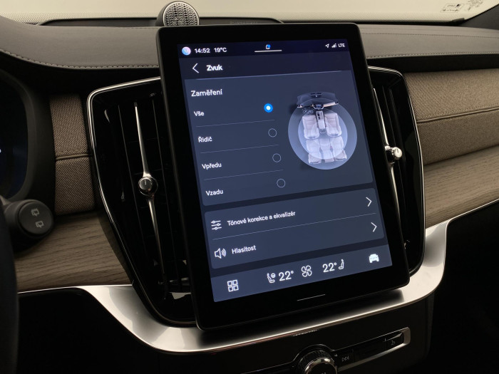 Volvo XC90 T8 AWD RECHARGE REZERVACE