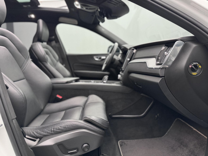 Volvo XC60 T8 AWD RECHARGE REZERVACE