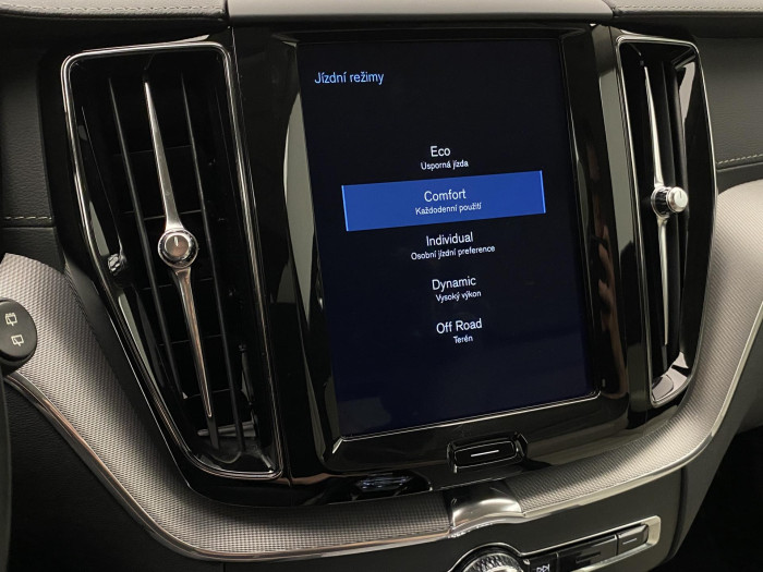 Volvo XC60 B4 AWD INSCRIPTION AUT