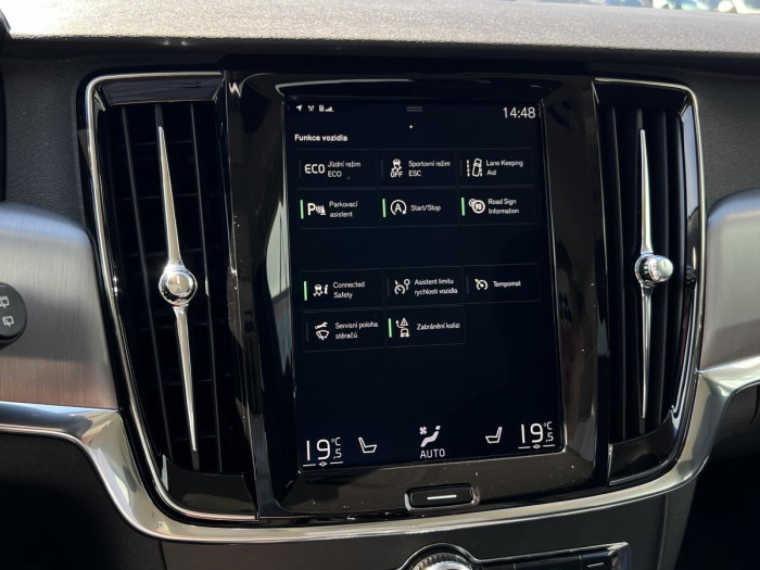 Volvo V90 D4 MOMENTUM POLESTAR Aut CZ 2.0 d Momentum