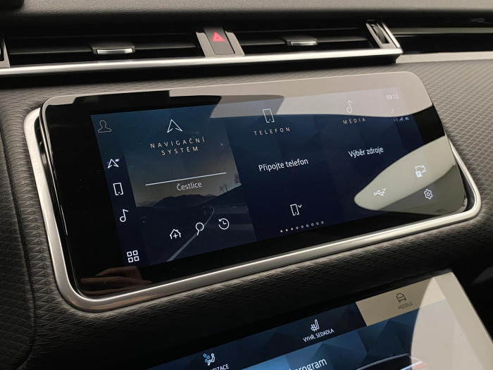 Land Rover Range Rover Velar D200 SE AWD REZERVACE 2.0 d SE