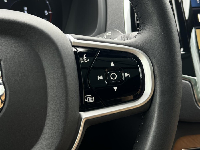 Volvo XC90 B5 AWD INSCRIPTION REZERVACE