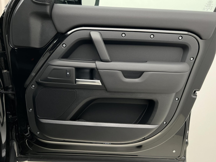 Land Rover Defender 110 D250 S AWD Aut 3.0 d