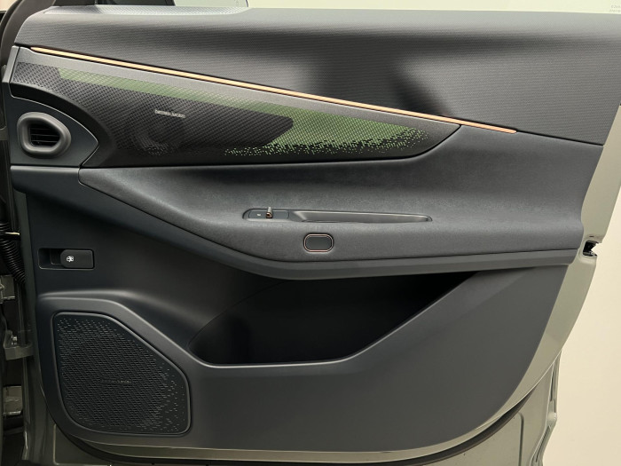 Lynk & Co 08 MORE PHEV