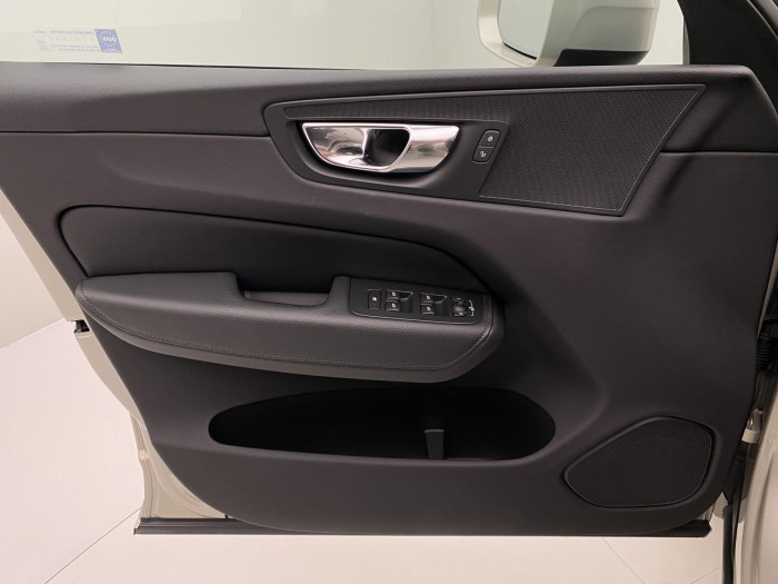 Volvo XC60 T5 AWD MOMENTUM AUT 2.0 Momentum