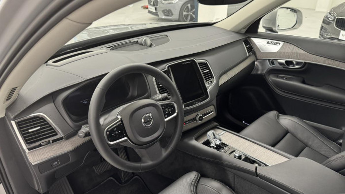 Volvo XC90 B5 AWD ULTIMATE REZERVACE