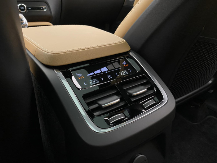 Volvo XC90 T8 AWD ULTRA DARK AUT CZ 7m
