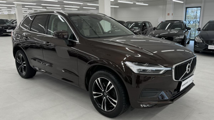Volvo XC60 T5 AWD MOMENTUM REZERVACE 2.0 Momentum