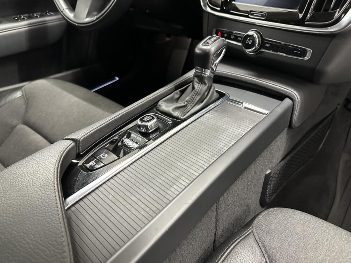 Volvo V90 D4 AWD MOMENTUM AUT REZERVACE 2.0 d Momentum